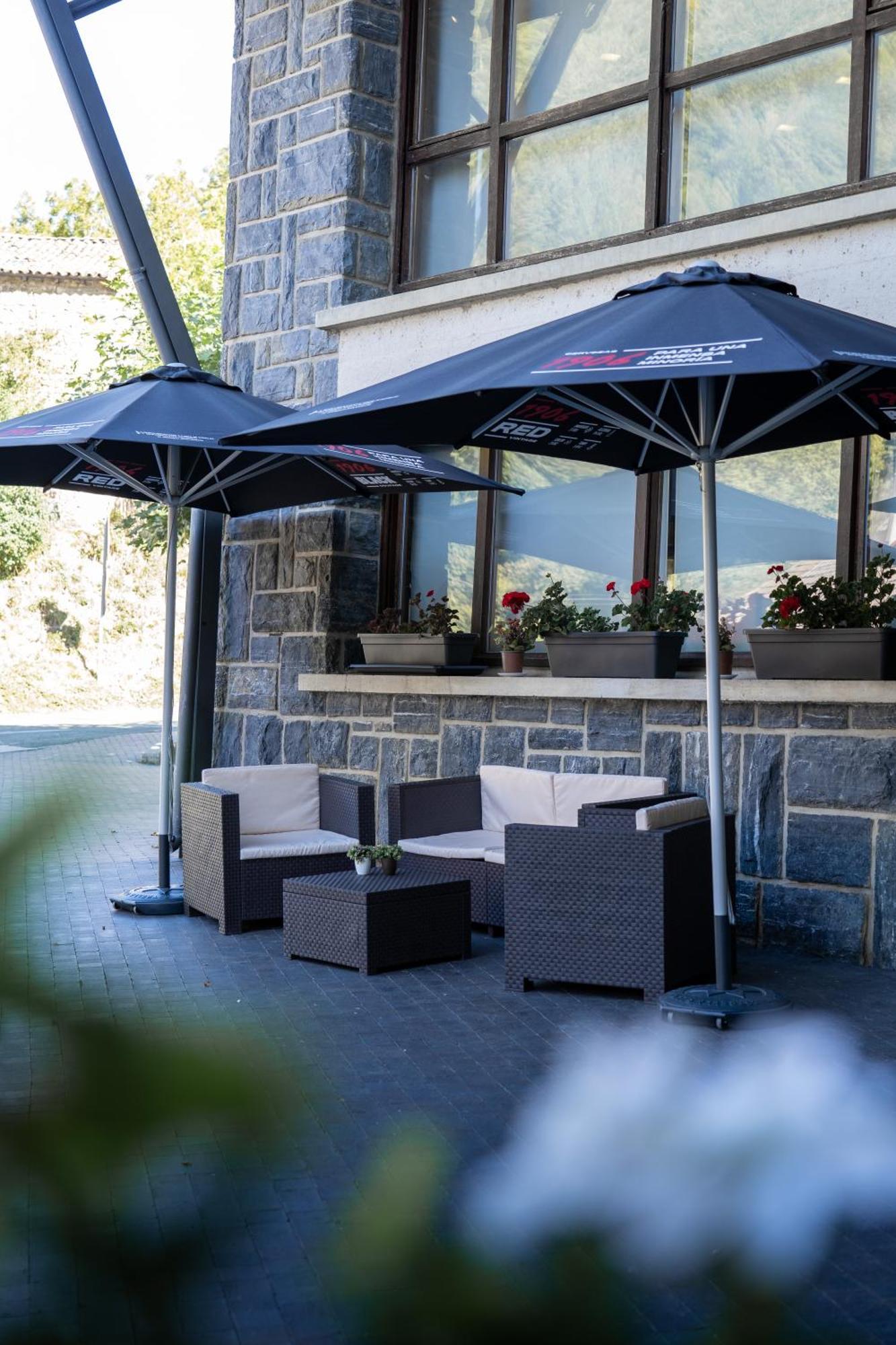 Hotel Y Apartamentos Snoe Isaba Kültér fotó